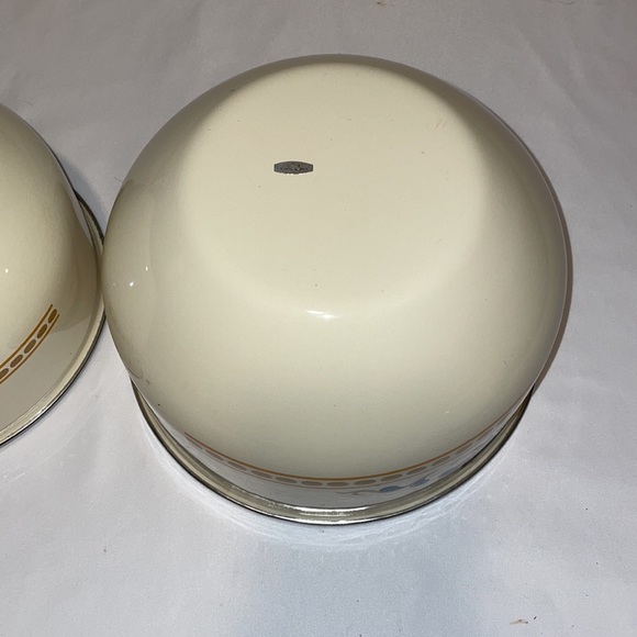 Vintage enamel nesting mixing bowls - Picture 7 of 7